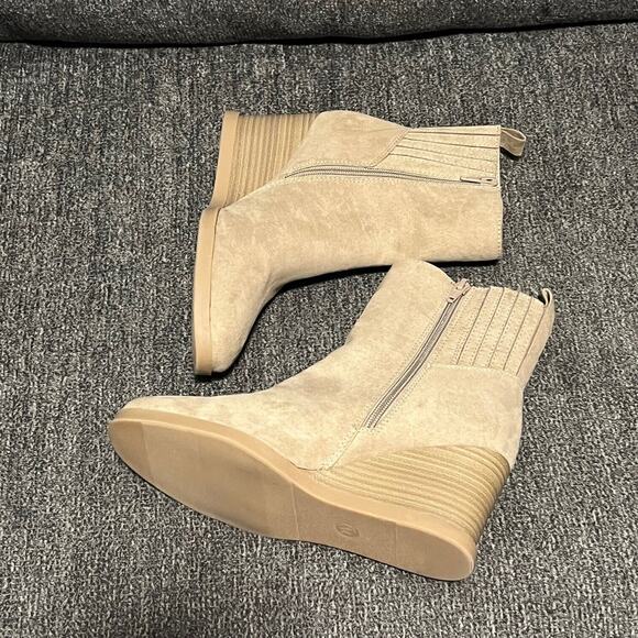 Universal Thread Cypress Winter Wedge Boots Womens 7.5 Taupe Faux Suede Side Zip - Picture 6 of 10